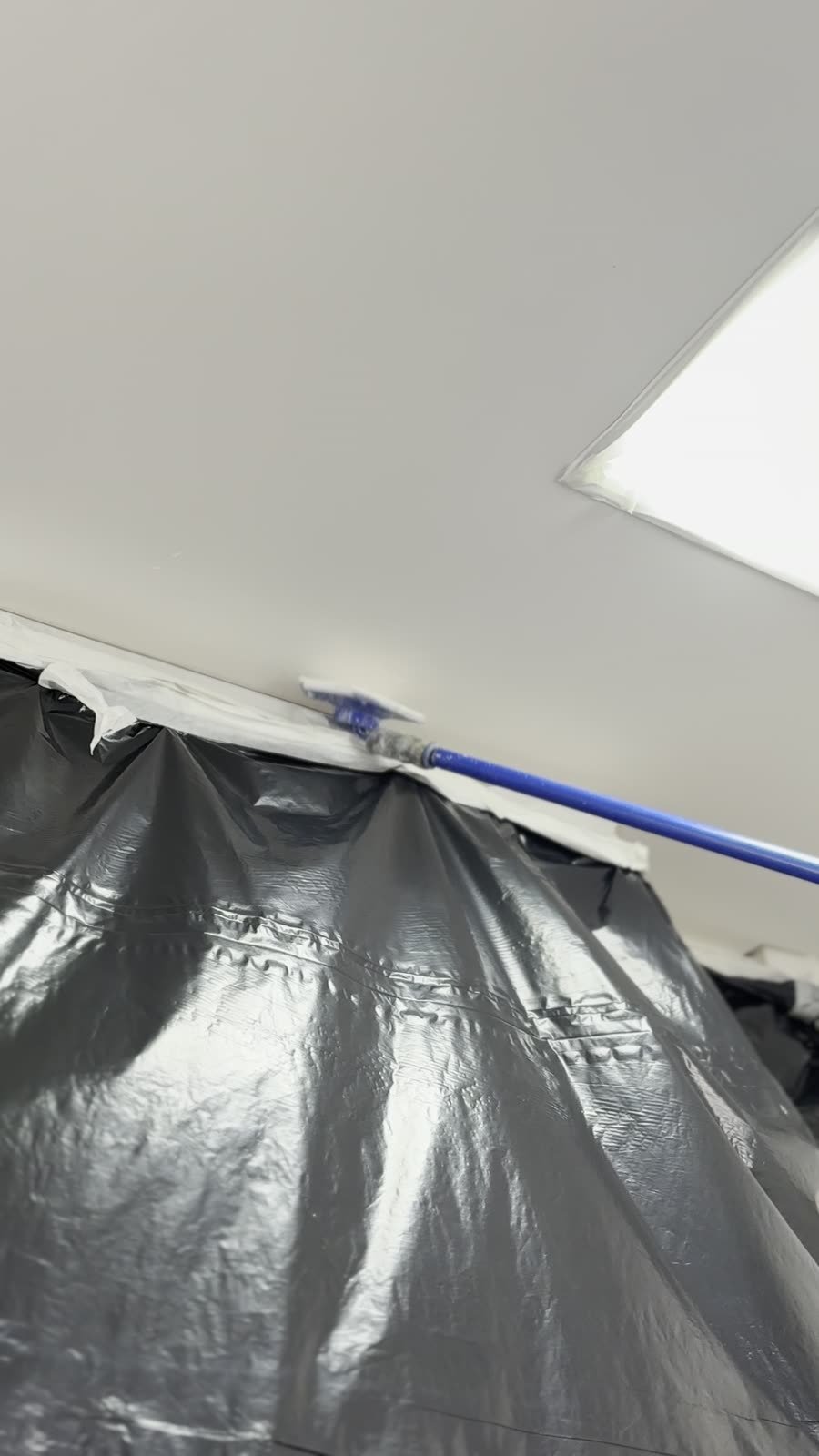 Pintura de teto com equipamento profissional pela rede RMT