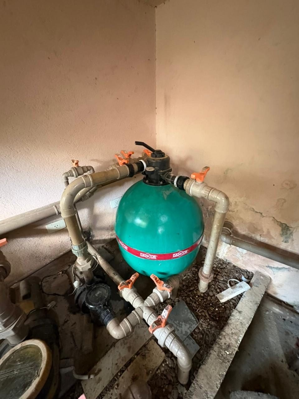 Casa de máquinas redonda de piscina instalada pela rede RMT