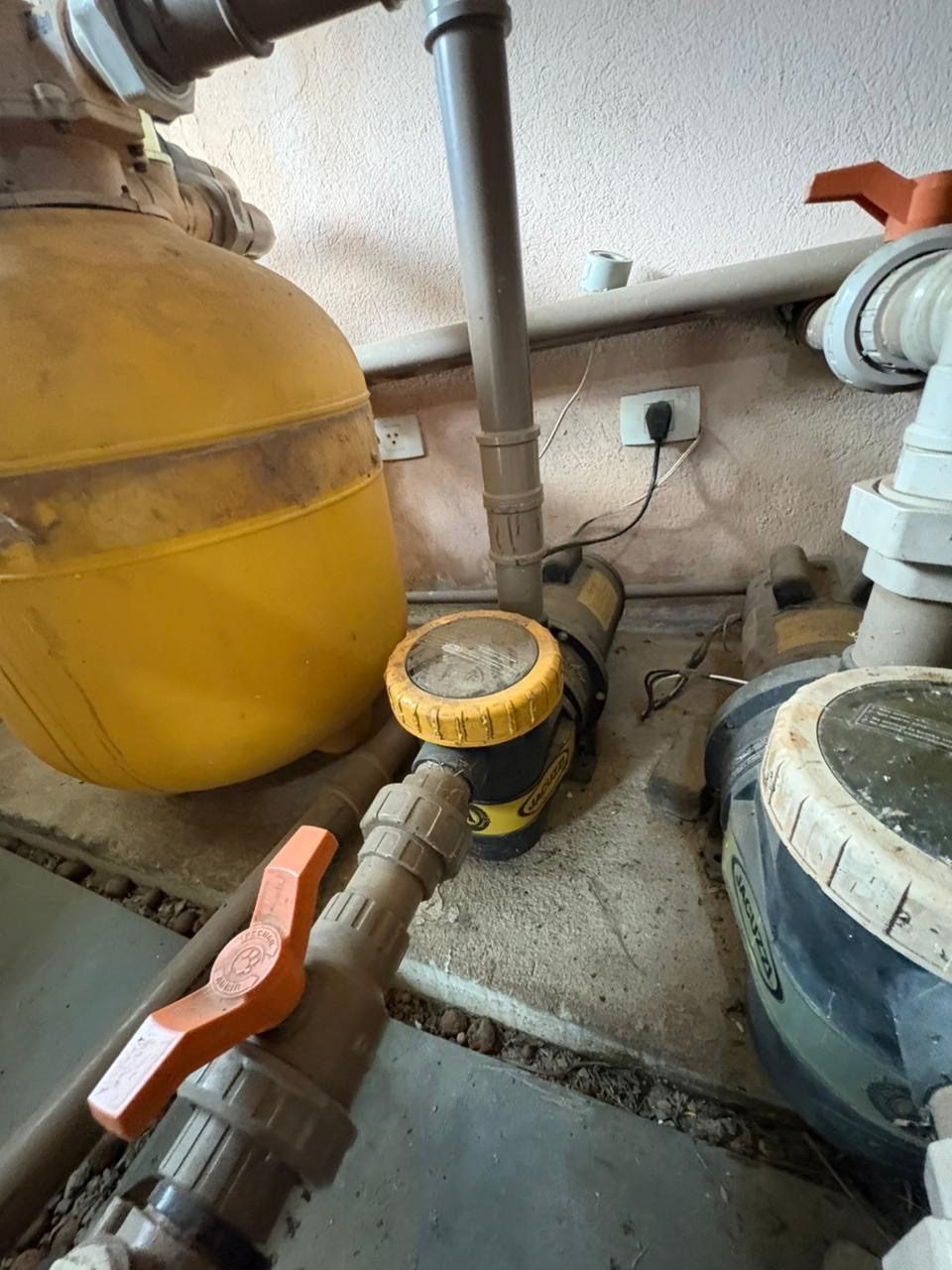 Registro e equipamento de piscina revisados pela RMT