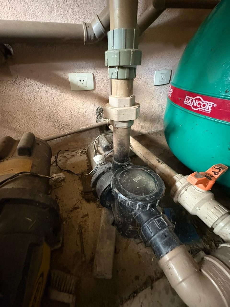 Estrutura da casa de máquinas de piscina montada pela RMT
